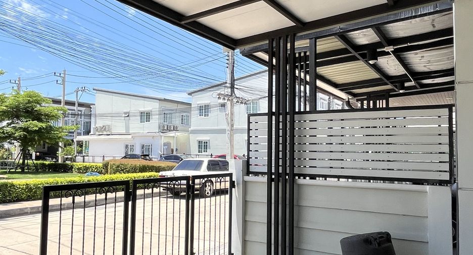 For rent 4 bedrooms townhouse in Mueang Chiang Mai, Chiang Mai