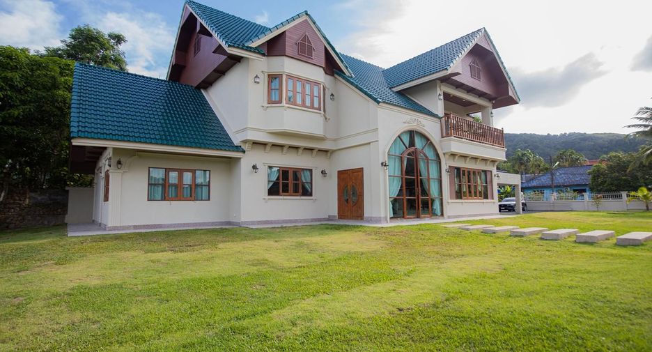 Villa en venta y en alquiler de 5 habitaciones en Mueang Phuket, Phuket