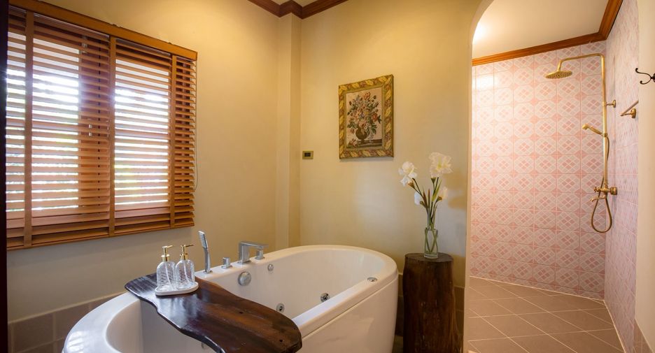 Villa en venta y en alquiler de 5 habitaciones en Mueang Phuket, Phuket