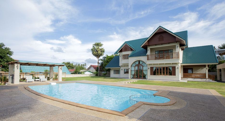 Villa en venta y en alquiler de 5 habitaciones en Mueang Phuket, Phuket