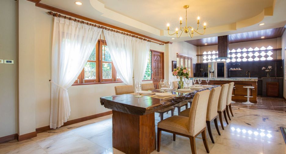 Villa en venta y en alquiler de 5 habitaciones en Mueang Phuket, Phuket