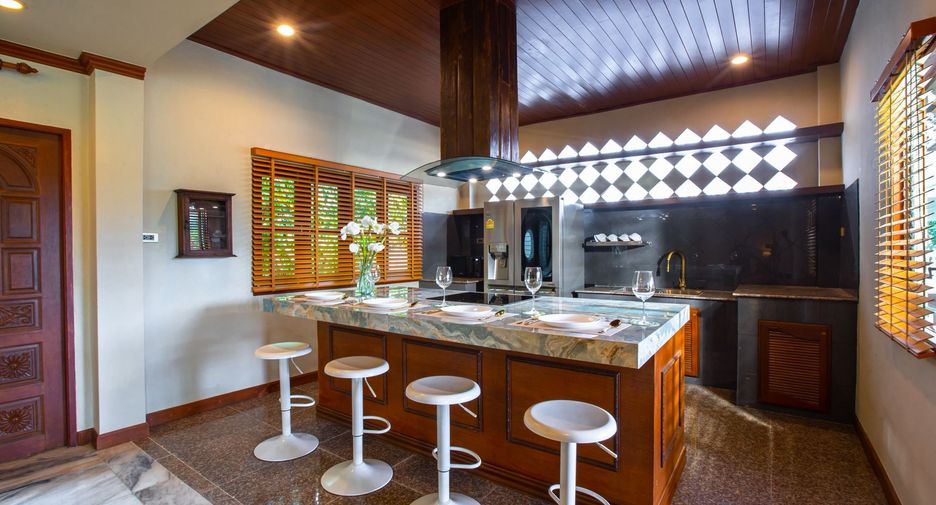 Villa en venta y en alquiler de 5 habitaciones en Mueang Phuket, Phuket