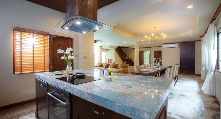 Villa en venta y en alquiler de 5 habitaciones en Mueang Phuket, Phuket