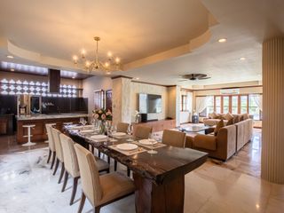 Villa en venta y en alquiler de 5 habitaciones en Mueang Phuket, Phuket