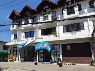 For sale 6 bedrooms townhouse in Mueang Chiang Mai, Chiang Mai