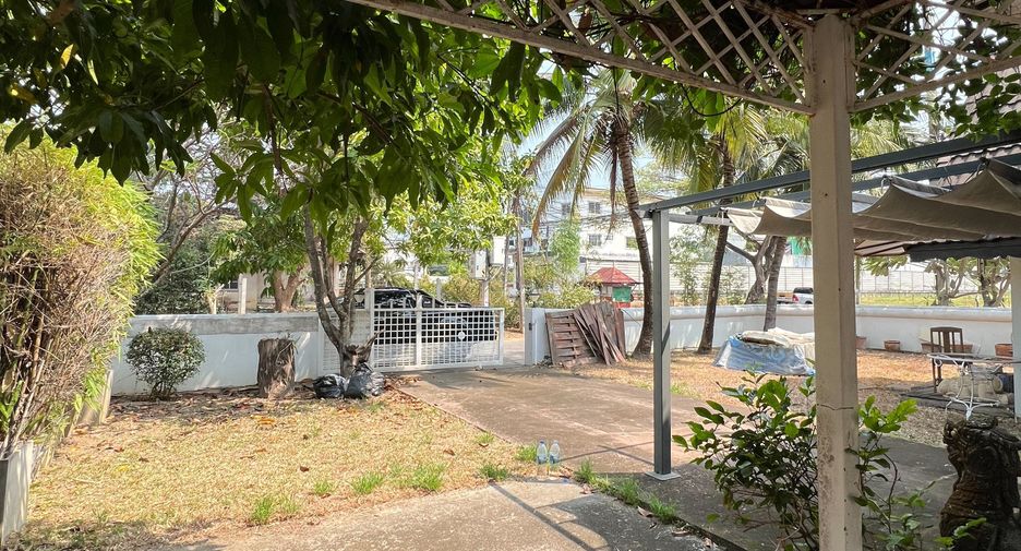 For rent 3 bedrooms house in San Sai, Chiang Mai