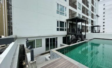 For sale 4 bedrooms condo in Watthana, Bangkok
