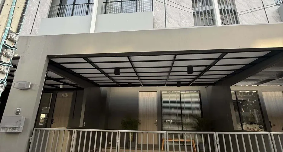 For rent 4 bedrooms townhouse in Pak Kret, Nonthaburi