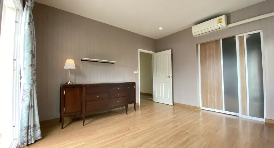 For sale 3 bedrooms house in Suan Luang, Bangkok