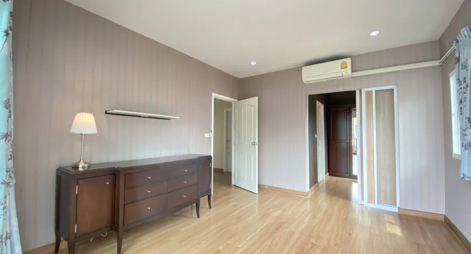 For sale 3 bedrooms house in Suan Luang, Bangkok