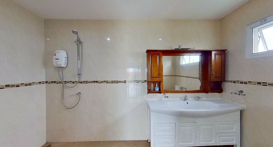 For sale and for rent 8 bedrooms villa in Sattahip, Chonburi