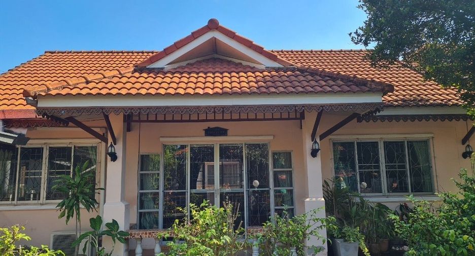 For rent 3 bedrooms house in San Kamphaeng, Chiang Mai