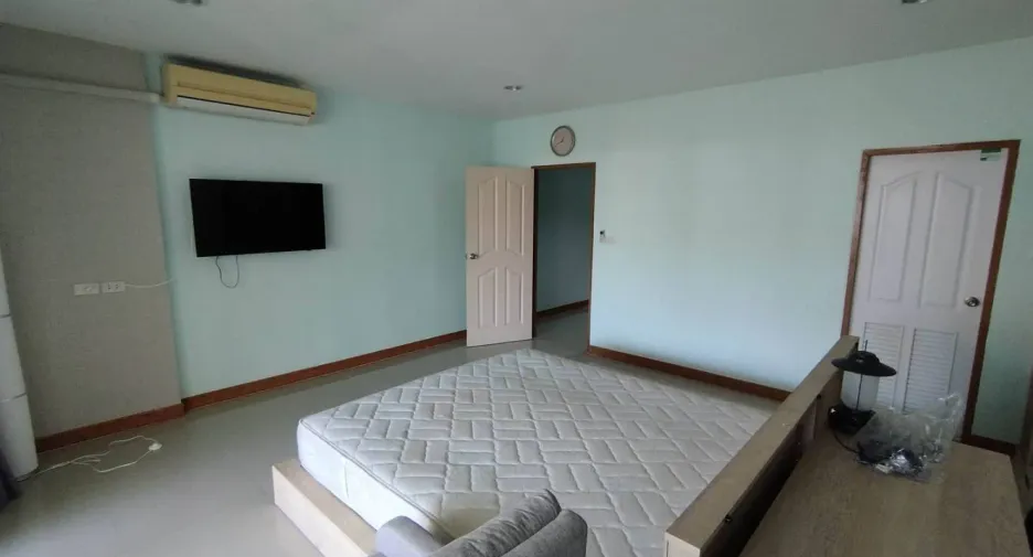 For sale 4 bedrooms townhouse in Hua Hin, Prachuap Khiri Khan