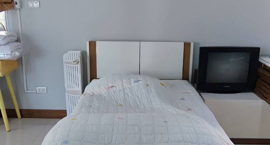 For rent 4 bedrooms house in San Kamphaeng, Chiang Mai