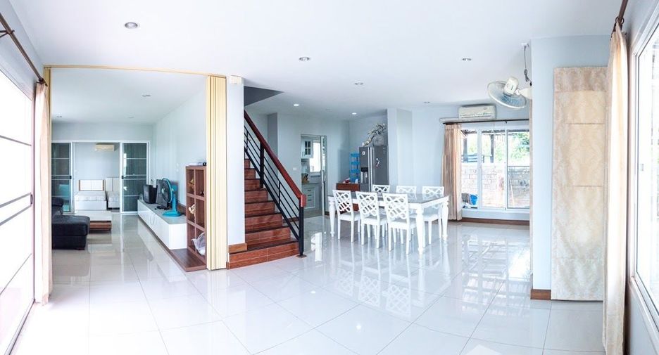 For rent 4 bedrooms house in San Kamphaeng, Chiang Mai