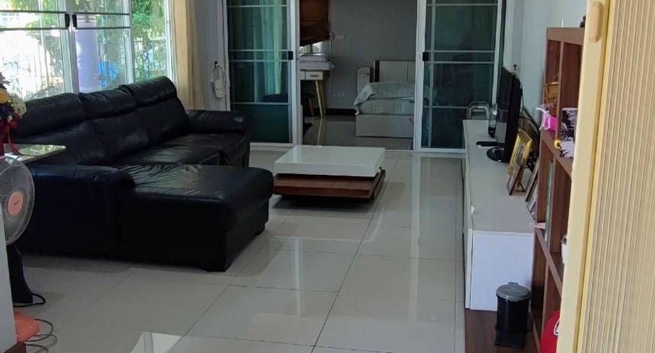 For rent 4 bedrooms house in San Kamphaeng, Chiang Mai