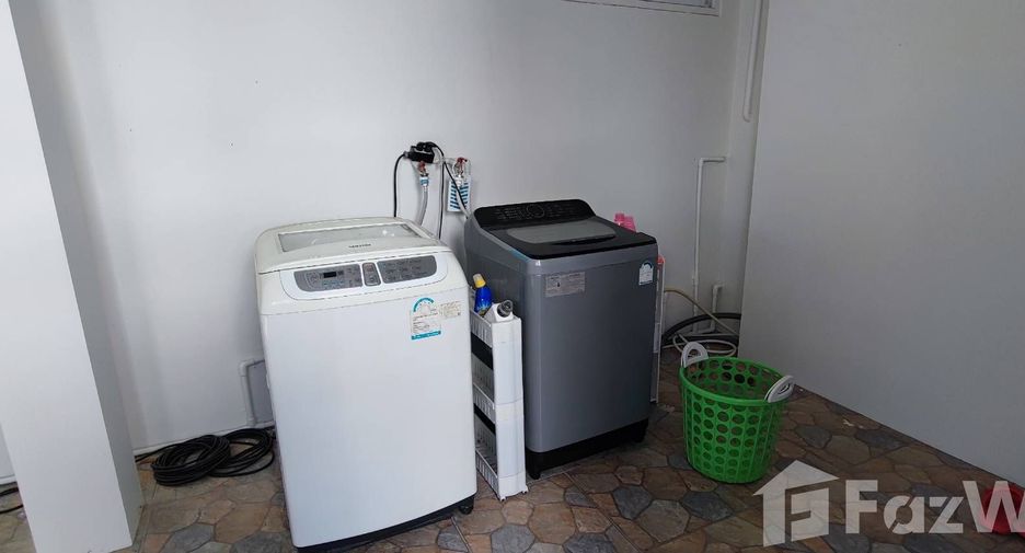 For rent 4 bedrooms house in San Kamphaeng, Chiang Mai
