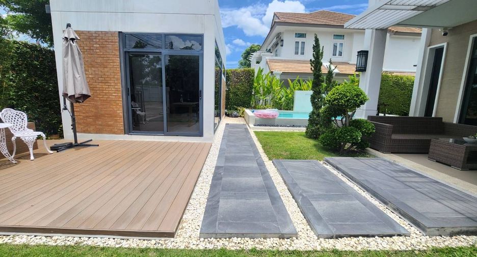 For rent 5 bedrooms villa in Mueang Chiang Mai, Chiang Mai