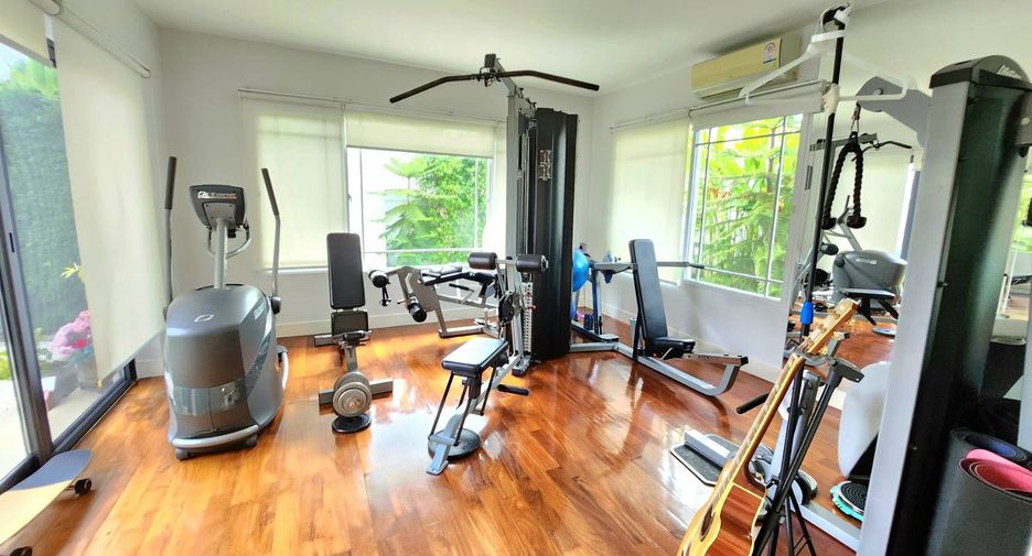 For rent 5 bedrooms villa in Mueang Chiang Mai, Chiang Mai