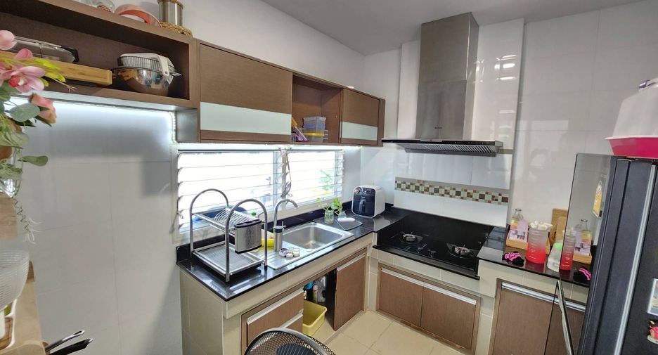 For rent 5 bedrooms villa in Mueang Chiang Mai, Chiang Mai
