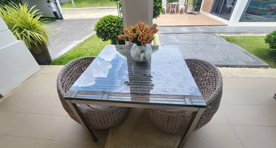 For rent 5 bedrooms villa in Mueang Chiang Mai, Chiang Mai