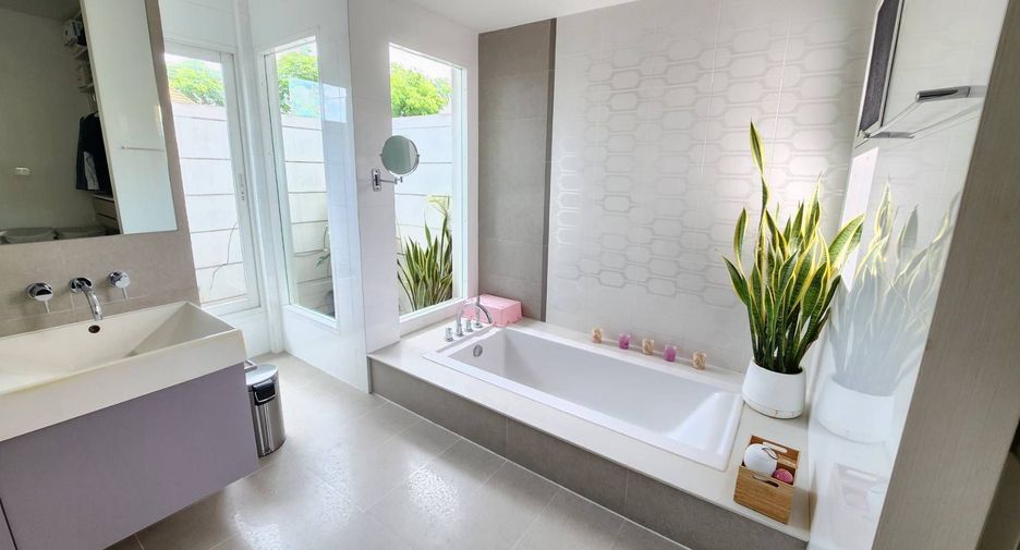 For rent 5 bedrooms villa in Mueang Chiang Mai, Chiang Mai