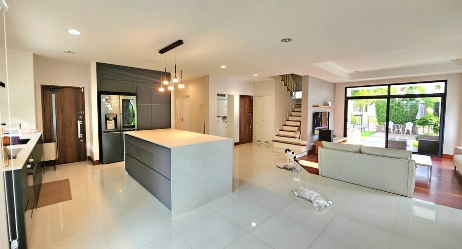 For rent 5 bedrooms villa in Mueang Chiang Mai, Chiang Mai
