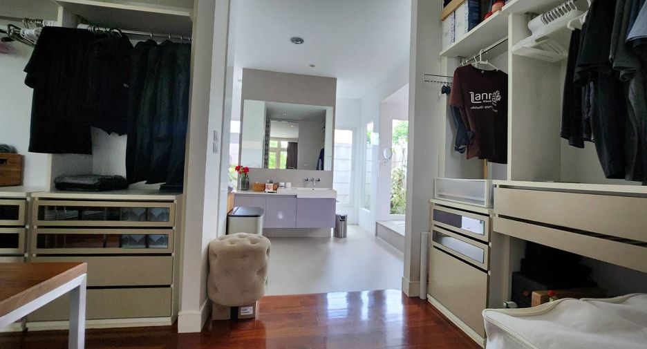 For rent 5 bedrooms villa in Mueang Chiang Mai, Chiang Mai
