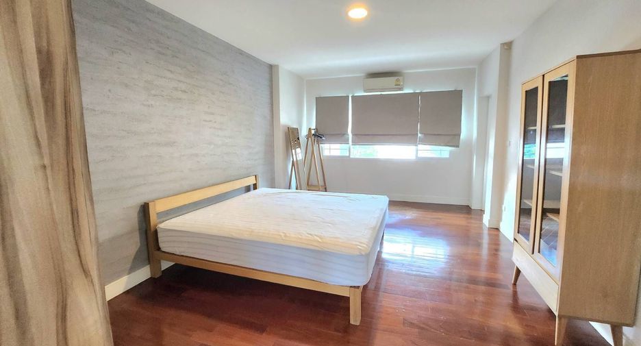 For rent 5 bedrooms villa in Mueang Chiang Mai, Chiang Mai