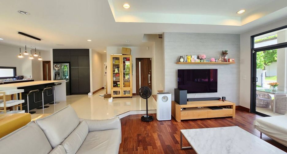For rent 5 bedrooms villa in Mueang Chiang Mai, Chiang Mai