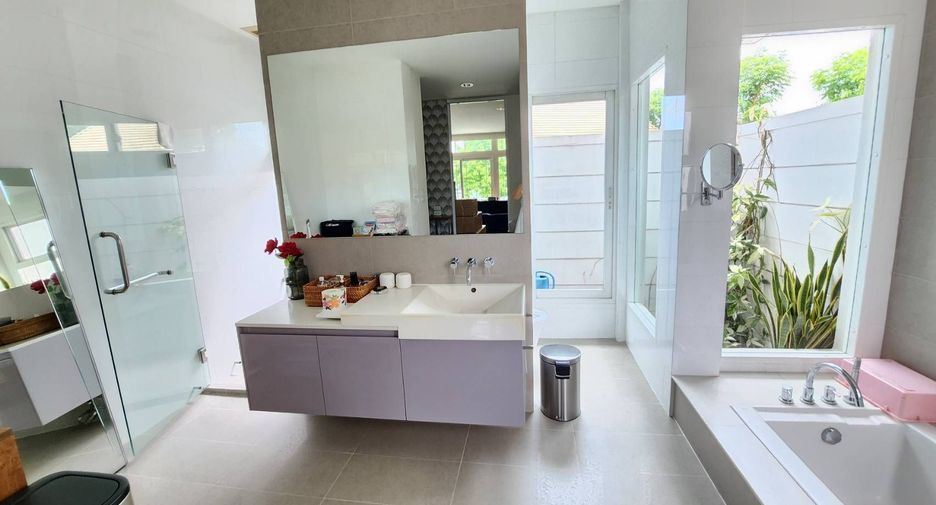 For rent 5 bedrooms villa in Mueang Chiang Mai, Chiang Mai