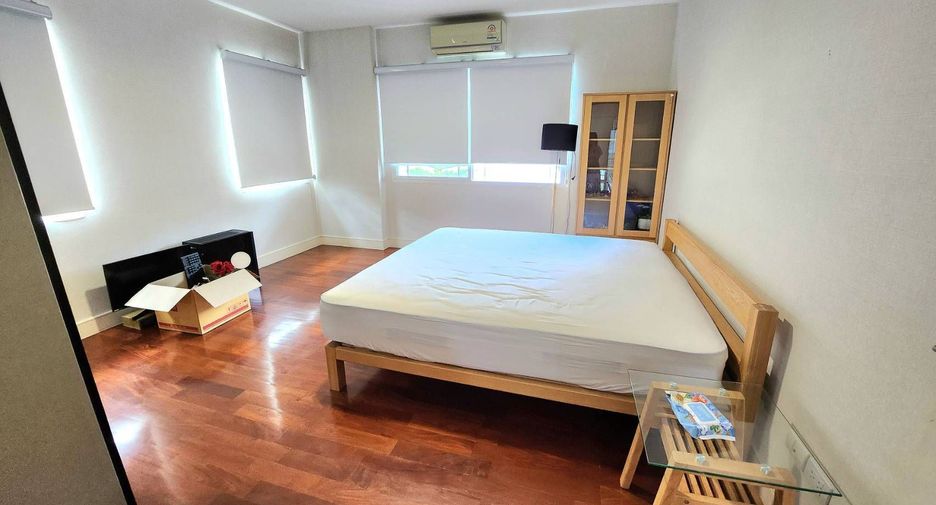 For rent 5 bedrooms villa in Mueang Chiang Mai, Chiang Mai