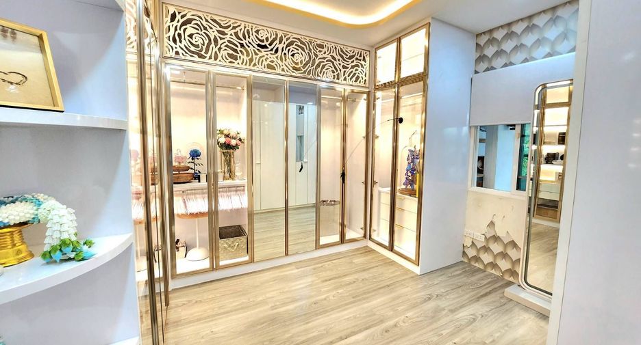 For rent 5 bedrooms villa in Mueang Chiang Mai, Chiang Mai