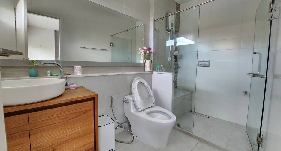 For rent 5 bedrooms villa in Mueang Chiang Mai, Chiang Mai