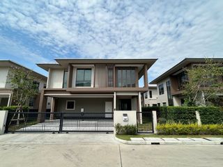 Casa en venta de 4 habitaciones en Bang Kapi, Bangkok