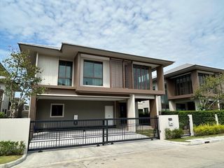 Casa en venta de 4 habitaciones en Bang Kapi, Bangkok