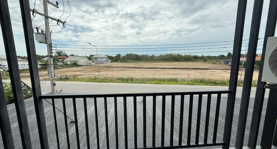 For sale and for rent 2 bedrooms townhouse in Pran Buri, Prachuap Khiri Khan