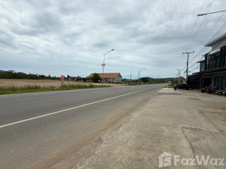 For sale そして for rent 2 ベッドルーム townhouse in Pran Buri, Prachuap Khiri Khan