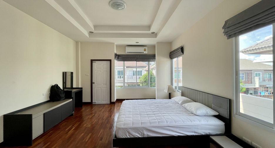 For sale 3 bedrooms house in Si Racha, Chonburi
