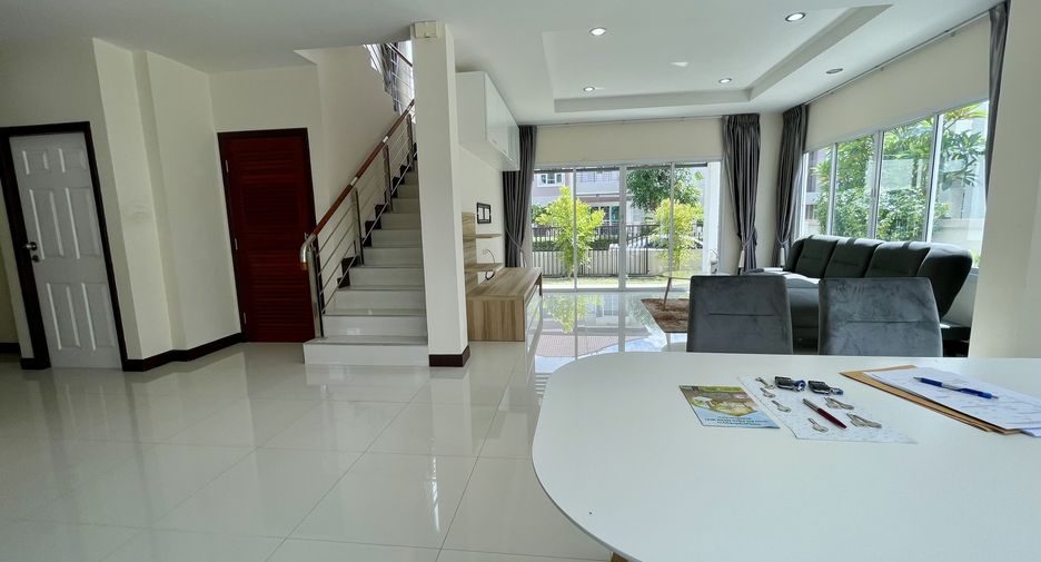 For sale 3 bedrooms house in Si Racha, Chonburi
