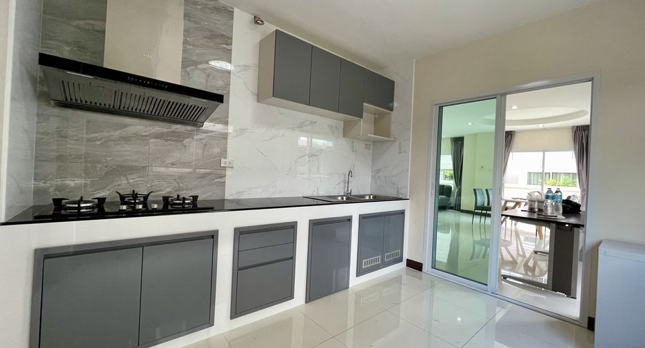 For sale 3 bedrooms house in Si Racha, Chonburi