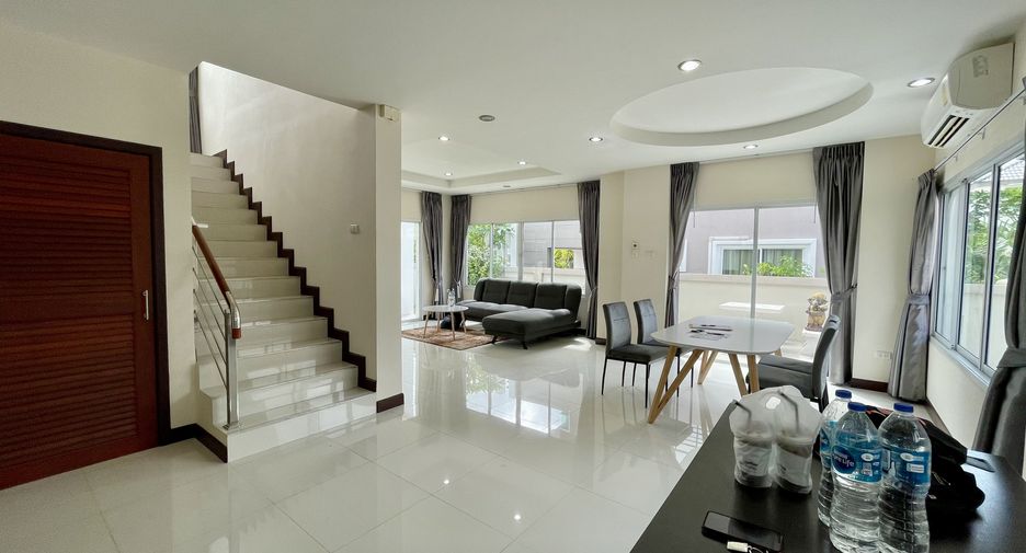 For sale 3 bedrooms house in Si Racha, Chonburi