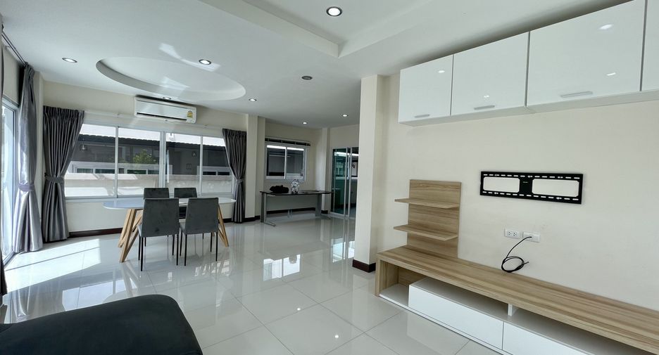 For sale 3 bedrooms house in Si Racha, Chonburi
