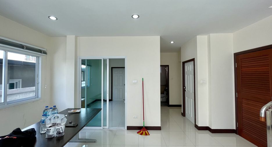 For sale 3 bedrooms house in Si Racha, Chonburi