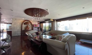 For sale 3 bedrooms condo in Watthana, Bangkok