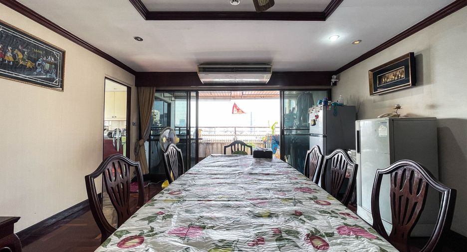 For sale 3 bedrooms condo in Watthana, Bangkok