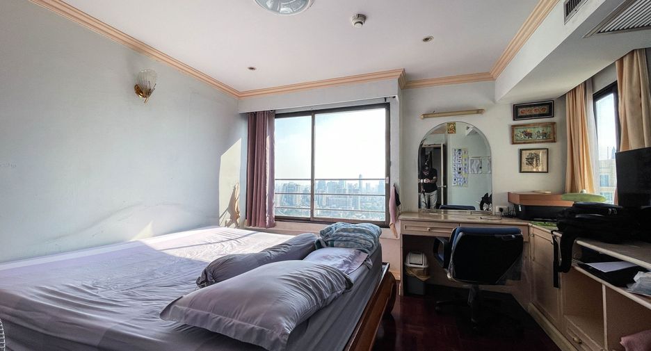 For sale 3 bedrooms condo in Watthana, Bangkok