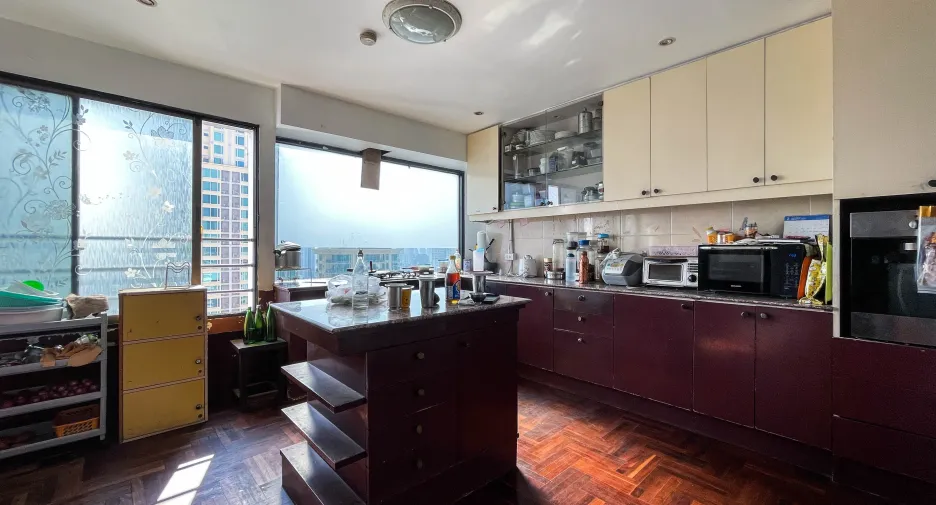 For sale 3 bedrooms condo in Watthana, Bangkok