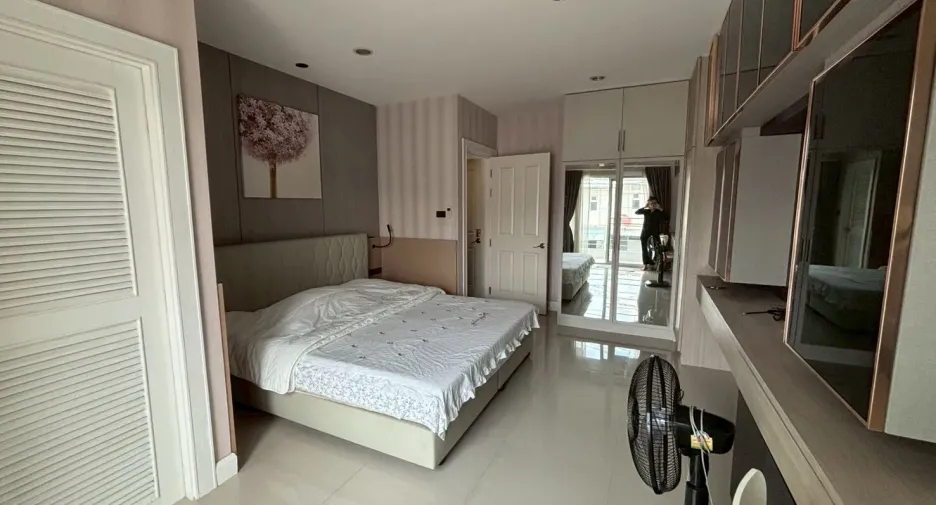 For rent 2 bedrooms townhouse in Mueang Chiang Mai, Chiang Mai