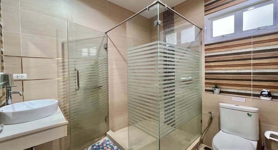 For rent 2 ベッドルーム villa in Bang Lamung, Chonburi